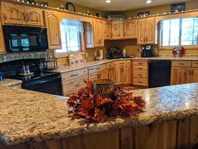 Guesthouse with fresh country air, beautiful views. 25 minutes from Eau Claire.