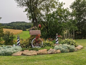 Property grounds - Guesthouse with fresh country air, beautiful views. 25 minutes from Eau Claire. (HIXTON)