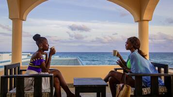 Couples treatment rooms, body treatments, deep-tissue massages