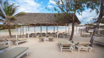 Playa privada, arena blanca