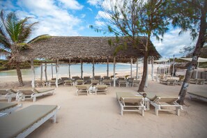 Praia particular, areia branca 