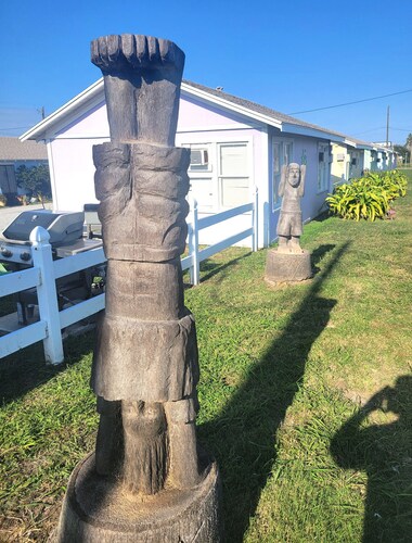 Rip Tide! DB4--2 Bedroom/1 Bath Standard Cottage, Walk to the Beach, Dogs OK!