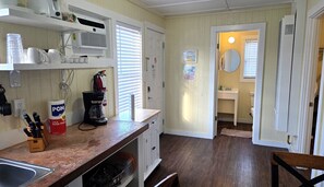 Interior - Rip Tide! DB4--1 Bedroom/1 Bath Standard Cottage, Walk to the Beach, Dogs OK! (Port Aransas)