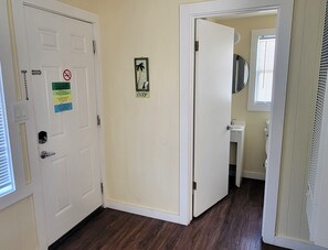 Interior - Rip Tide! DB4--2 Bedroom/1 Bath Standard Cottage, Walk to the Beach, Dogs OK! (Port Aransas)