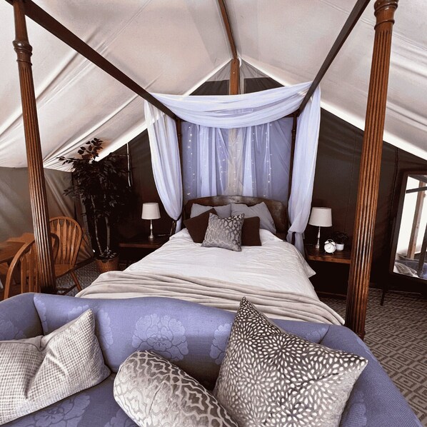 1 bedroom, desk, free WiFi, bed sheets - Deluxe Green River Glamping Tent in nature with wood burning oven! (Saluda)