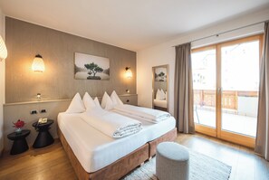 Bureau, espace de travail pour ordinateur portable, Wi-Fi gratuit