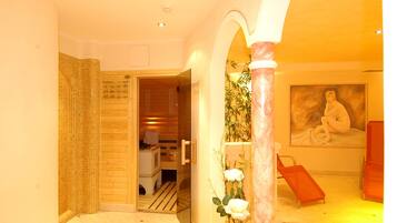 Sauna, steam room, hot springs/mineral springs