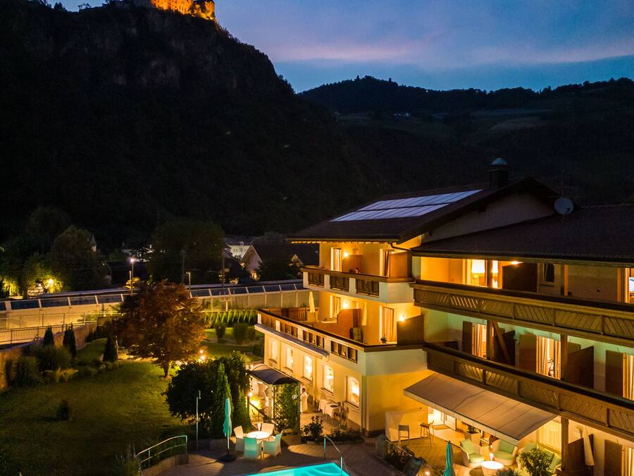 Seasonal outdoor pool, open 6:00 AM to 7:00 PM, pool umbrellas