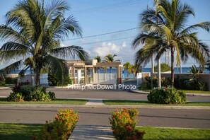 Property grounds - Ocean Escape - pools, beach, multiple courts, gym (Lucea)