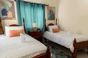 2 bedrooms, WiFi - Brooks Unique Retreat -Jacuzzi, Grill, Pool, Beach (Lucea)
