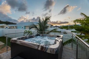 Outdoor spa tub - Brooks Unique Retreat -Jacuzzi, Grill, Pool, Beach (Lucea)