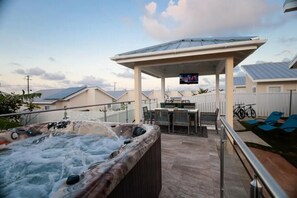 Outdoor dining - Brooks Unique Retreat -Jacuzzi, Grill, Pool, Beach (Lucea)