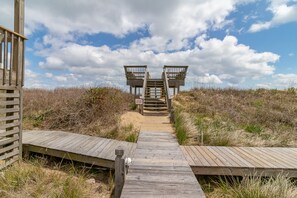 Property grounds - Beautiful semi-oceanfront townhouse near Kitty Hawk Pier! (Kitty Hawk)
