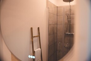 Shower, hair dryer, shampoo