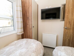 2 bedrooms, individually decorated, individually furnished, free WiFi
