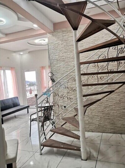 My Little Penthouse/Blvrd Morazan/Lomas/USA Embass
