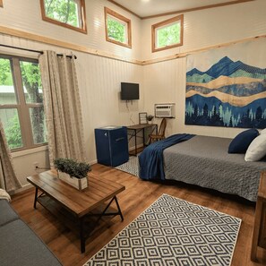 1 bedroom, WiFi, bed sheets - Cozy Cottage in the heart of the Green River Gamelands! Private outdoor firepit! (Saluda)