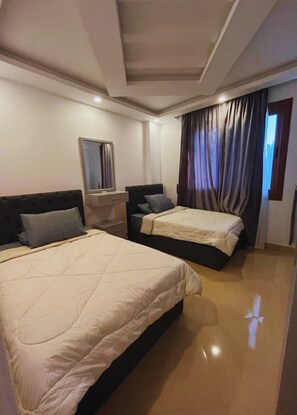 2 bedrooms, desk, iron/ironing board, WiFi