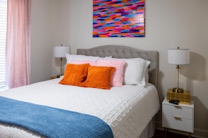 2 bedrooms, iron/ironing board, free WiFi, bed sheets - Relax at The Roxie or Walk to the Ole Miss campus! (Oxford)