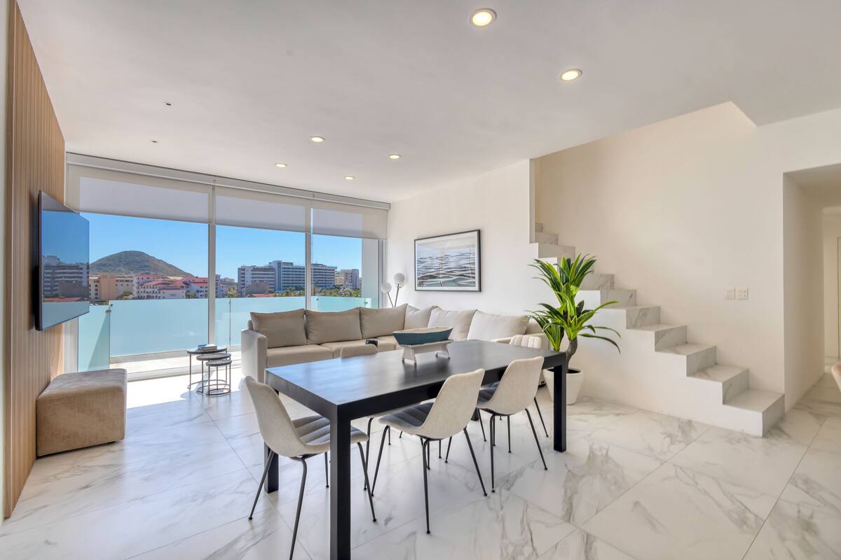 Apartamento superior, 3 habitaciones, bañera de hidromasaje, vistas a la ciudad | Comedor