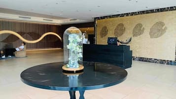 Lobby lounge