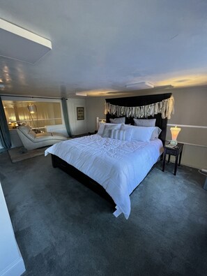 1 室のベッドルーム、デスク、アイロン / アイロン台、WiFi (無料)