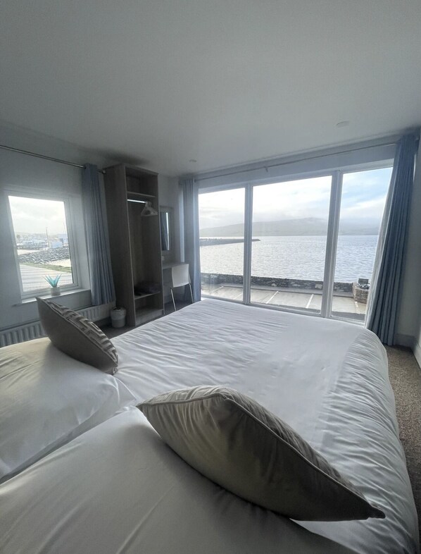 4 chambres, fer et planche à repasser, lit parapluie, Wi-Fi gratuit