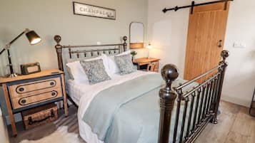 Cottage | 1 bedroom, individually decorated, individually furnished, free WiFi