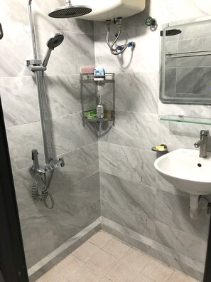 Shower, hair dryer, towels, soap - Spacious Old Quarter 2-floor Duplex apartment next to Hanoi Train cafe Street (Hanoi)