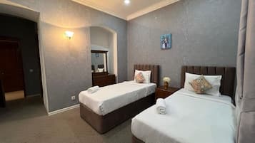 Deluxe Twin Room | Desk, free WiFi, bed sheets