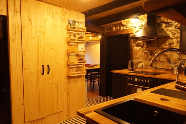 Refrigerador, horno, placa de cocina, cafetera/tetera
