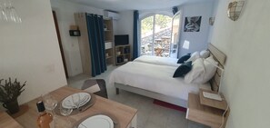 1 slaapkamer, een strijkplank/strijkijzer, wifi, beddengoed