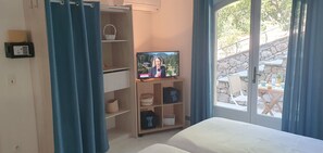 1 dormitorio, tabla de planchar con plancha, wifi y ropa de cama
