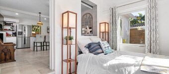 Private centrally located Fort Lauderdale cottage 