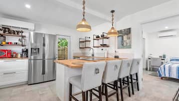 雪櫃、微波爐、焗爐、爐具