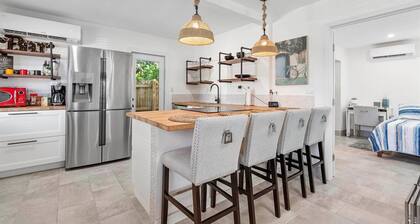 Private centrally located Fort Lauderdale cottage