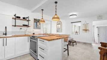 雪櫃、微波爐、焗爐、爐具