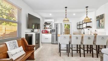 雪櫃、微波爐、焗爐、爐具