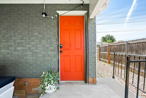 Exterior detail - Charming 1 Br Lower Guest Suite In Denver! (Denver)