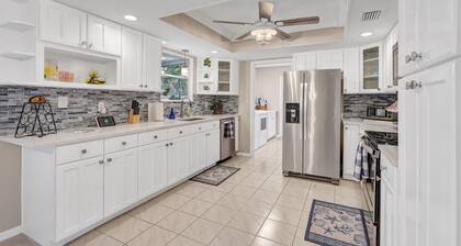 Private Home with Beautiful Backyard & Pool Close to Beach in Palm Beach Gardens
