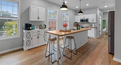 Cozy place on Brady St. Short distance to Fiserv Forum, Summer Fest, Lake Front.