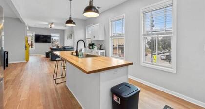 Cozy place on Brady St. Short distance to Fiserv Forum, Summer Fest, Lake Front.