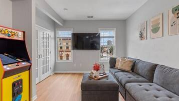 TV connectée, table de tennis de table