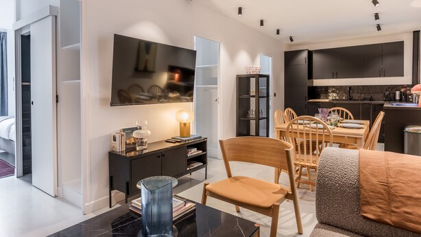 Smart TV, books - Hedonist House - Design Architect Flat - 15min. from Paris center (Gentilly)