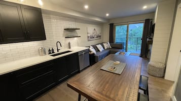 Smart TV, fireplace, computer monitors