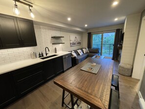 Smart TV, fireplace, computer monitors