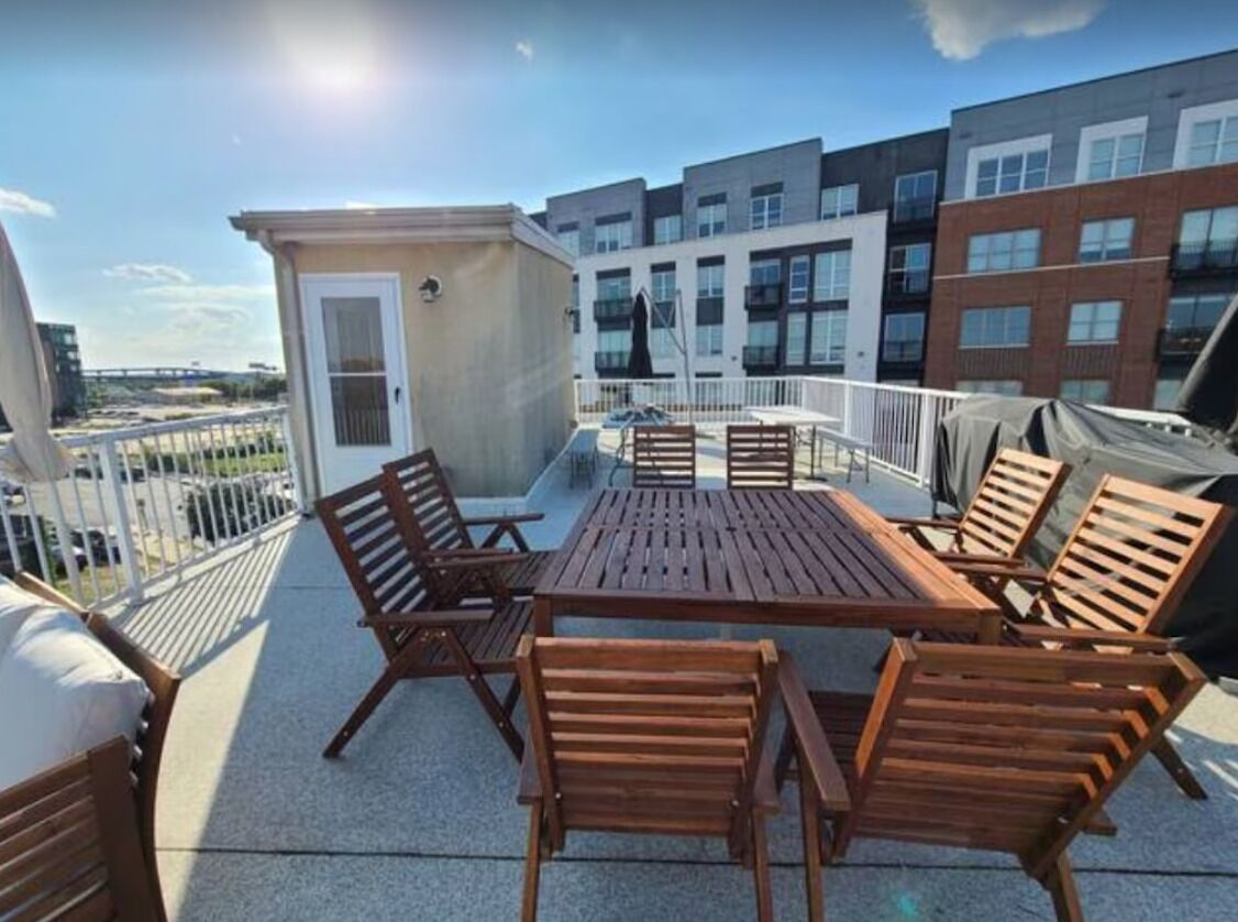 Luxury Detached Home in popular Fed Hill - Free Onsite Parking & Pets Allowed!