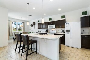 Microwave, high chair - 7 Bedrooms/ 4.5 Bathorroms/ Crystal Cove (4731 BD) (Kissimmee)