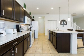 Microwave, high chair - 7 Bedrooms/ 4.5 Bathorroms/ Crystal Cove (4731 BD) (Kissimmee)