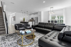 TV - 5 Bedrooms/ 4 Bathrooms/ Storey Lake (2584 RT) (Kissimmee)